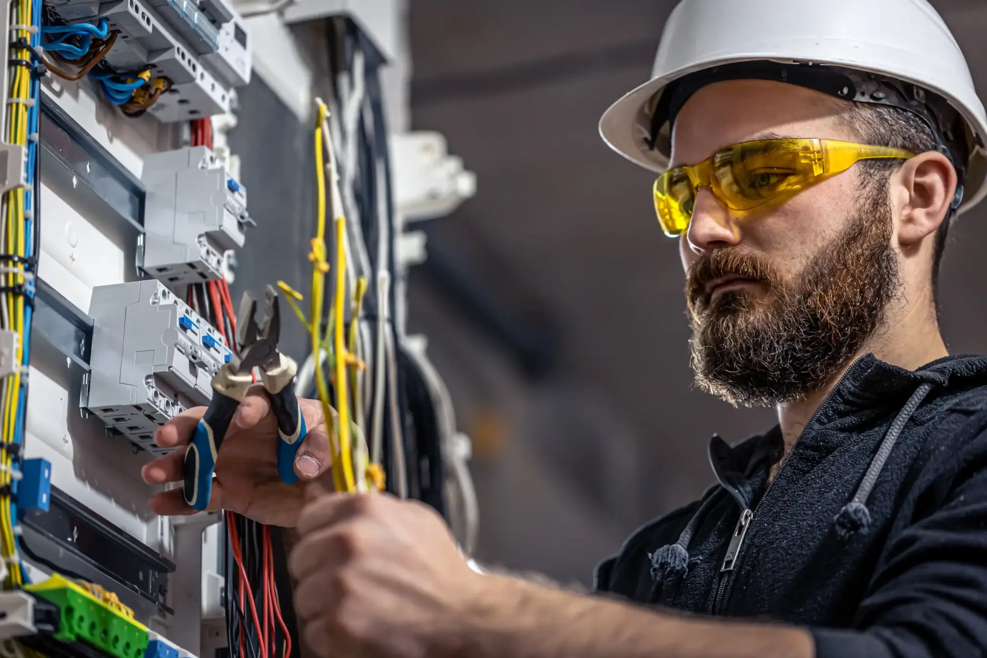 How Many Electricians Are There in The UK?